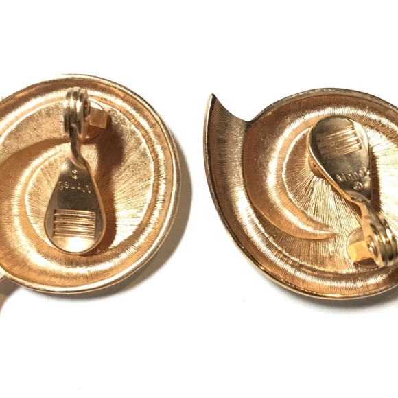 Signed Monet c1980 Large Pearlized Clip Earrings - Picture 2 of 2